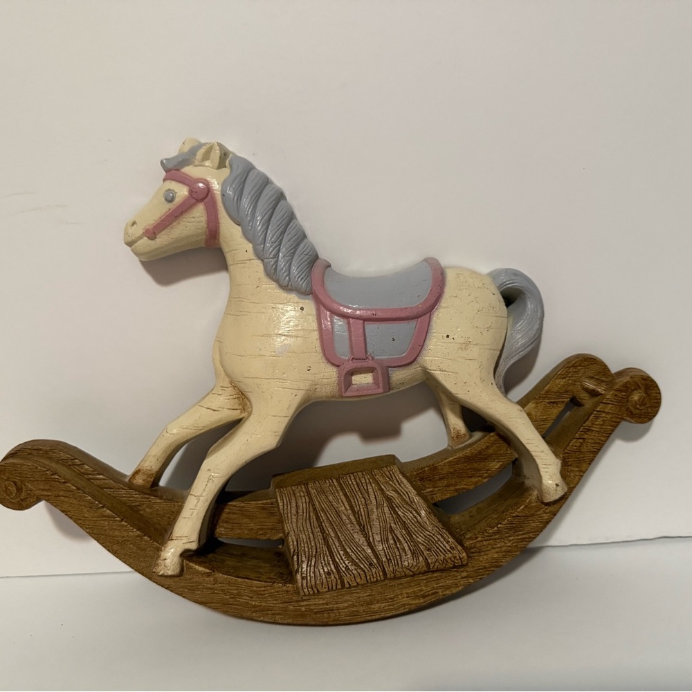 Rocking horse wall decor.
Vintage Home interiors
1988